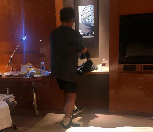 圈内爆料谭咏麟,揭秘巨星背后的故事 第1张 圈内爆料谭咏麟,揭秘巨星背后的故事 第1张